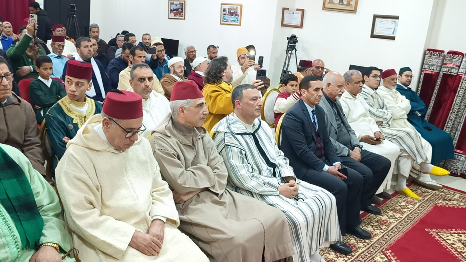 الهيأة الوطنية لمغاربة العالم تختتم مسابقة تجويد القرآن الكريم وتكرم علماء وأهل الدين بمكناس الهيأة الوطنية لمغاربة العالم تختتم مسابقة تجويد القرآن الكريم وتكرم علماء وأهل الدين بمكناس