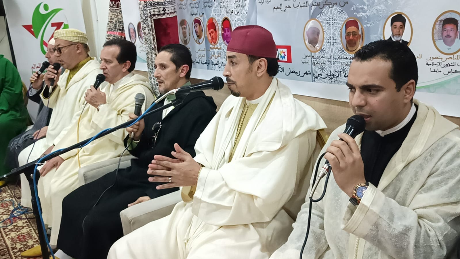 الهيأة الوطنية لمغاربة العالم تختتم مسابقة تجويد القرآن الكريم وتكرم علماء وأهل الدين بمكناس الهيأة الوطنية لمغاربة العالم تختتم مسابقة تجويد القرآن الكريم وتكرم علماء وأهل الدين بمكناس