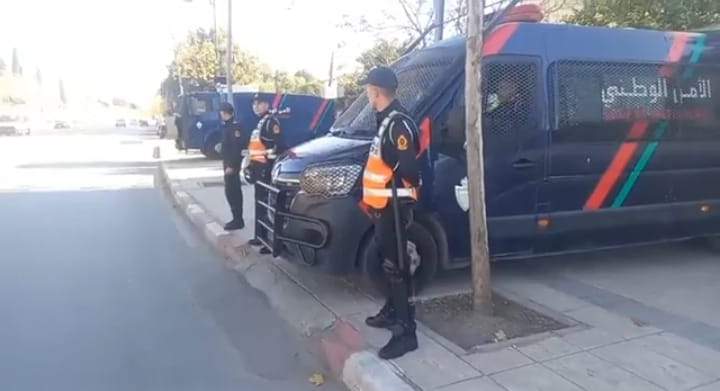 نجاح كبير للسلطات الأمنية بمكناس في تنظيم مجريات مباراة قمة بين الرجاء البيضاوي والنادي المكناسي