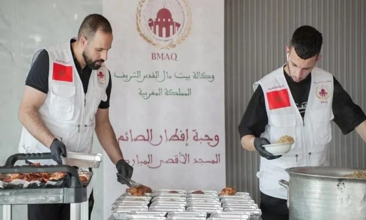 وكالة بيت مال القدس الشريف تواصل توزيع الحصص الغذائية اليومية لفائدة العائلات الفلسطينية وكالة بيت مال القدس الشريف تواصل توزيع الحصص الغذائية اليومية لفائدة العائلات الفلسطينية