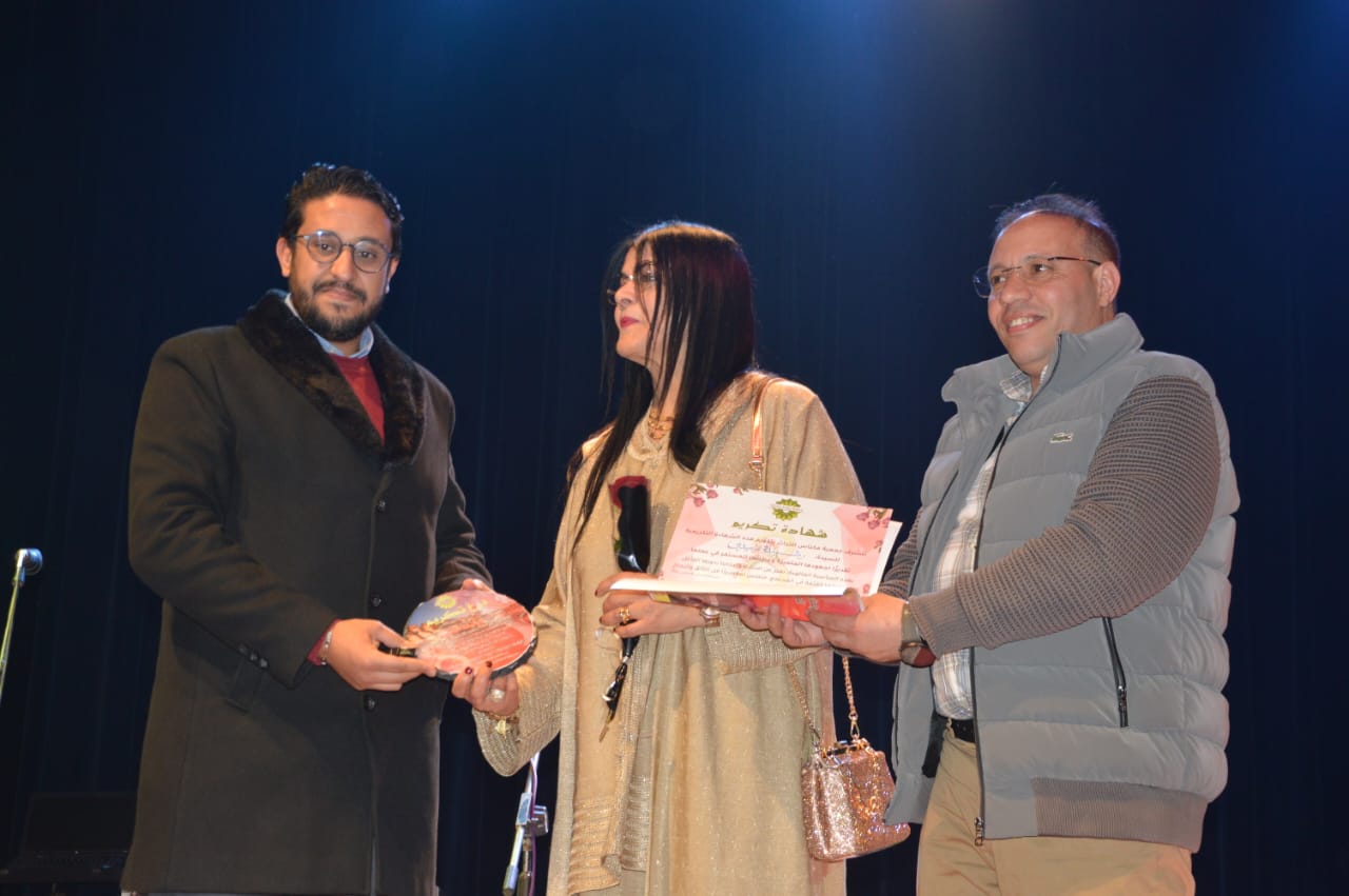 تكريمات وازنة للمرأة المكناسية واحتفال بهيج في ليلة ربانية من تنظيم جمعية مكناس للتراث.