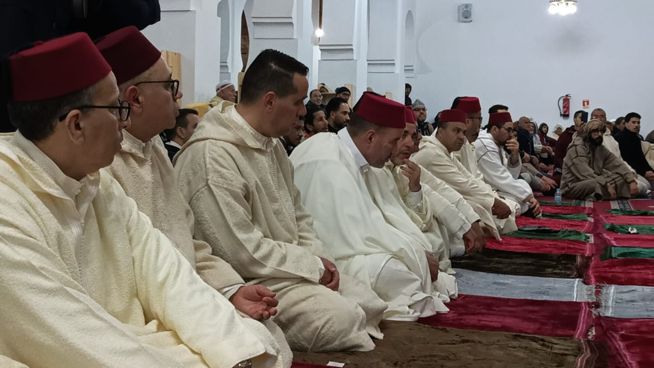 عامل عمالة مكناس يترأس بمسجد ” الكبير بالمدينة القديمة” حفلا دينيا إحياء لليلة القدر المباركة عامل عمالة مكناس يترأس بمسجد ” الكبير بالمدينة القديمة” حفلا دينيا إحياء لليلة القدر المباركة