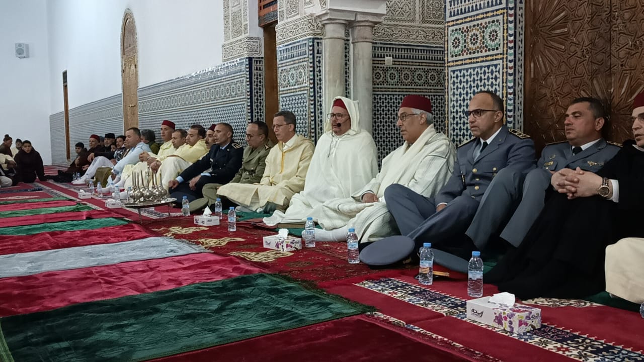 عامل عمالة مكناس يترأس بمسجد ” الكبير بالمدينة القديمة” حفلا دينيا إحياء لليلة القدر المباركة عامل عمالة مكناس يترأس بمسجد ” الكبير بالمدينة القديمة” حفلا دينيا إحياء لليلة القدر المباركة