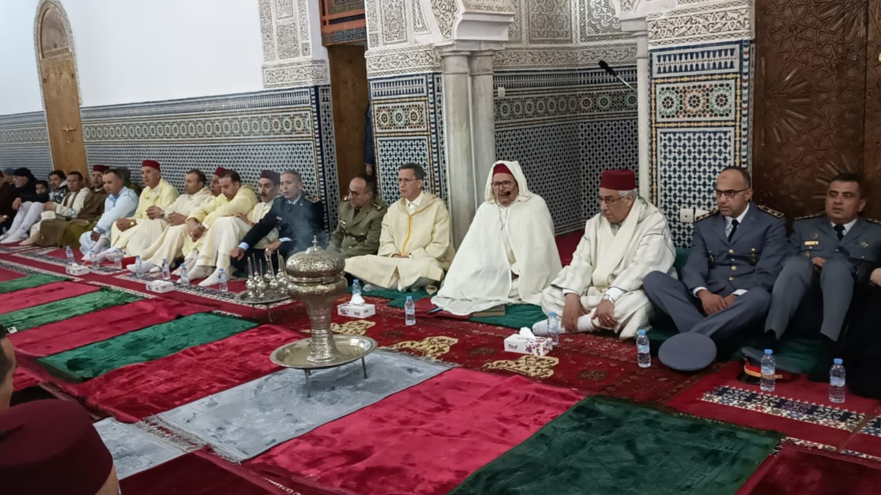 عامل عمالة مكناس يترأس بمسجد ” الكبير بالمدينة القديمة” حفلا دينيا إحياء لليلة القدر المباركة عامل عمالة مكناس يترأس بمسجد ” الكبير بالمدينة القديمة” حفلا دينيا إحياء لليلة القدر المباركة