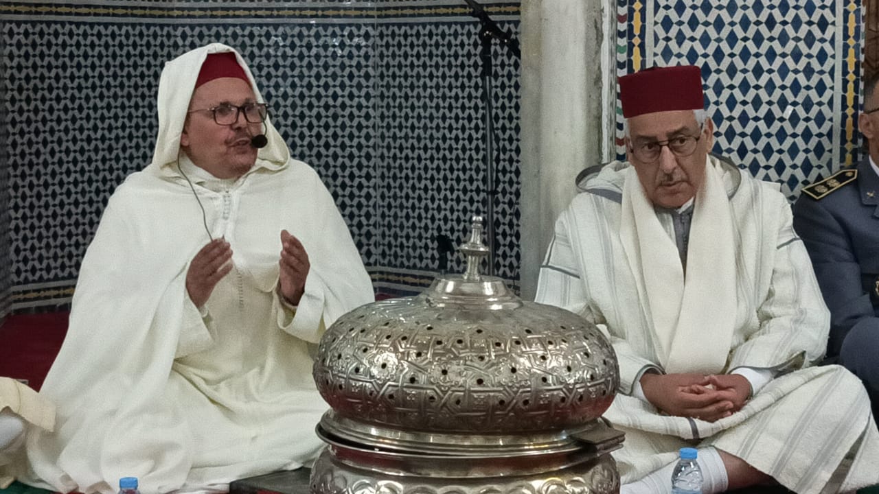 عامل عمالة مكناس يترأس بمسجد ” الكبير بالمدينة القديمة” حفلا دينيا إحياء لليلة القدر المباركة عامل عمالة مكناس يترأس بمسجد ” الكبير بالمدينة القديمة” حفلا دينيا إحياء لليلة القدر المباركة