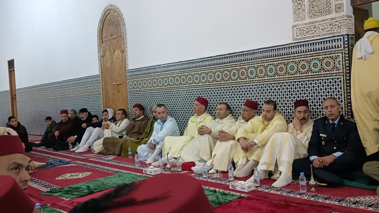 عامل عمالة مكناس يترأس بمسجد ” الكبير بالمدينة القديمة” حفلا دينيا إحياء لليلة القدر المباركة عامل عمالة مكناس يترأس بمسجد ” الكبير بالمدينة القديمة” حفلا دينيا إحياء لليلة القدر المباركة