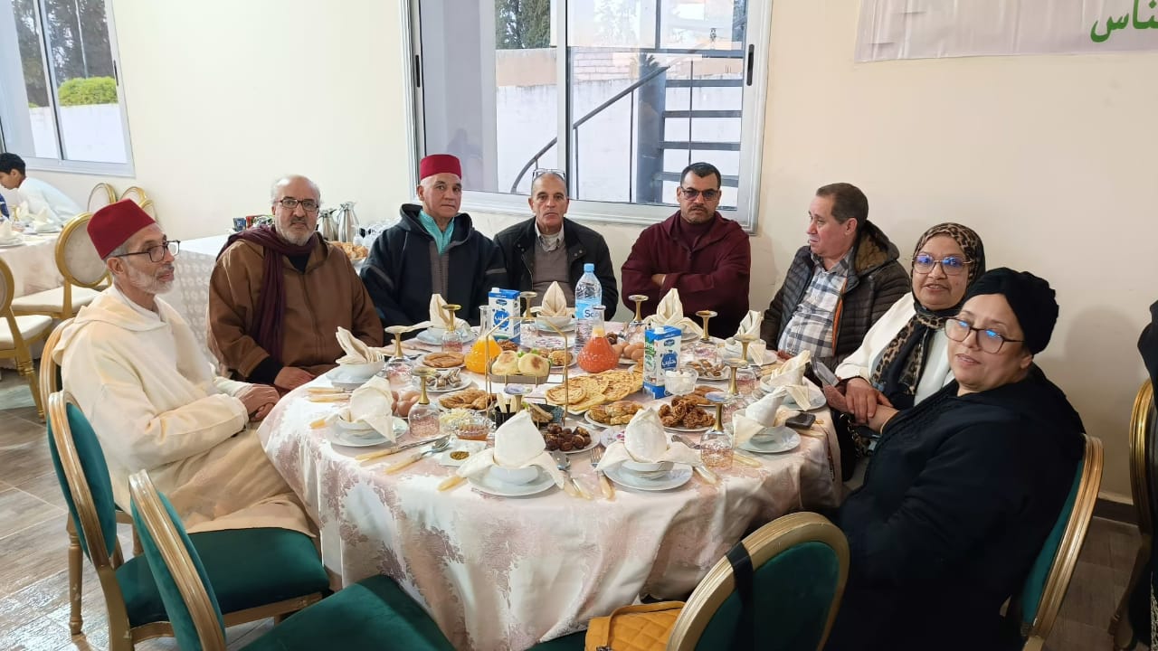 جمعية الامل لدعم مركز حماية الطفولة بمكناس تقيم حفل افطار لفائدة نزلاء المركز بحضور عامل عمالة مكناس جمعية الامل لدعم مركز حماية الطفولة بمكناس تقيم حفل افطار لفائدة نزلاء المركز بحضور عامل عمالة مكناس