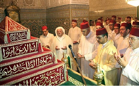 فاس.. حفل ديني بضريح مولاي عبد الله ترحما على أرواح سلاطين وملوك الدولة العلوية فاس.. حفل ديني بضريح مولاي عبد الله ترحما على أرواح سلاطين وملوك الدولة العلوية