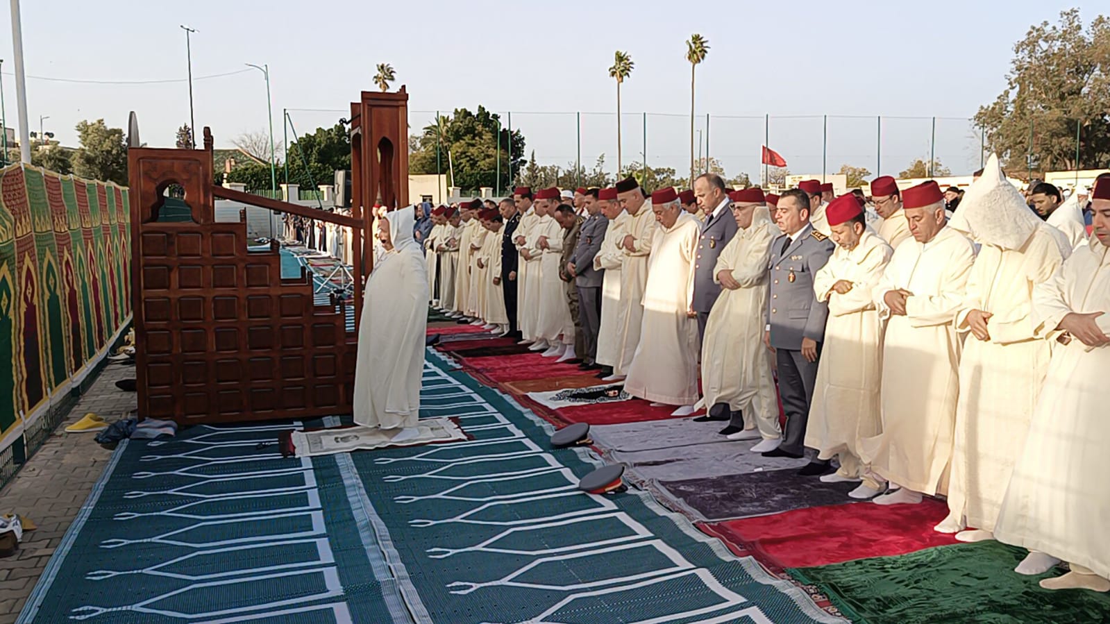 عامل عمالة مكناس يؤدي صلاة عيد الفطر بمصلى المنظر الجميل عامل عمالة مكناس يؤدي صلاة عيد الفطر بمصلى المنظر الجميل