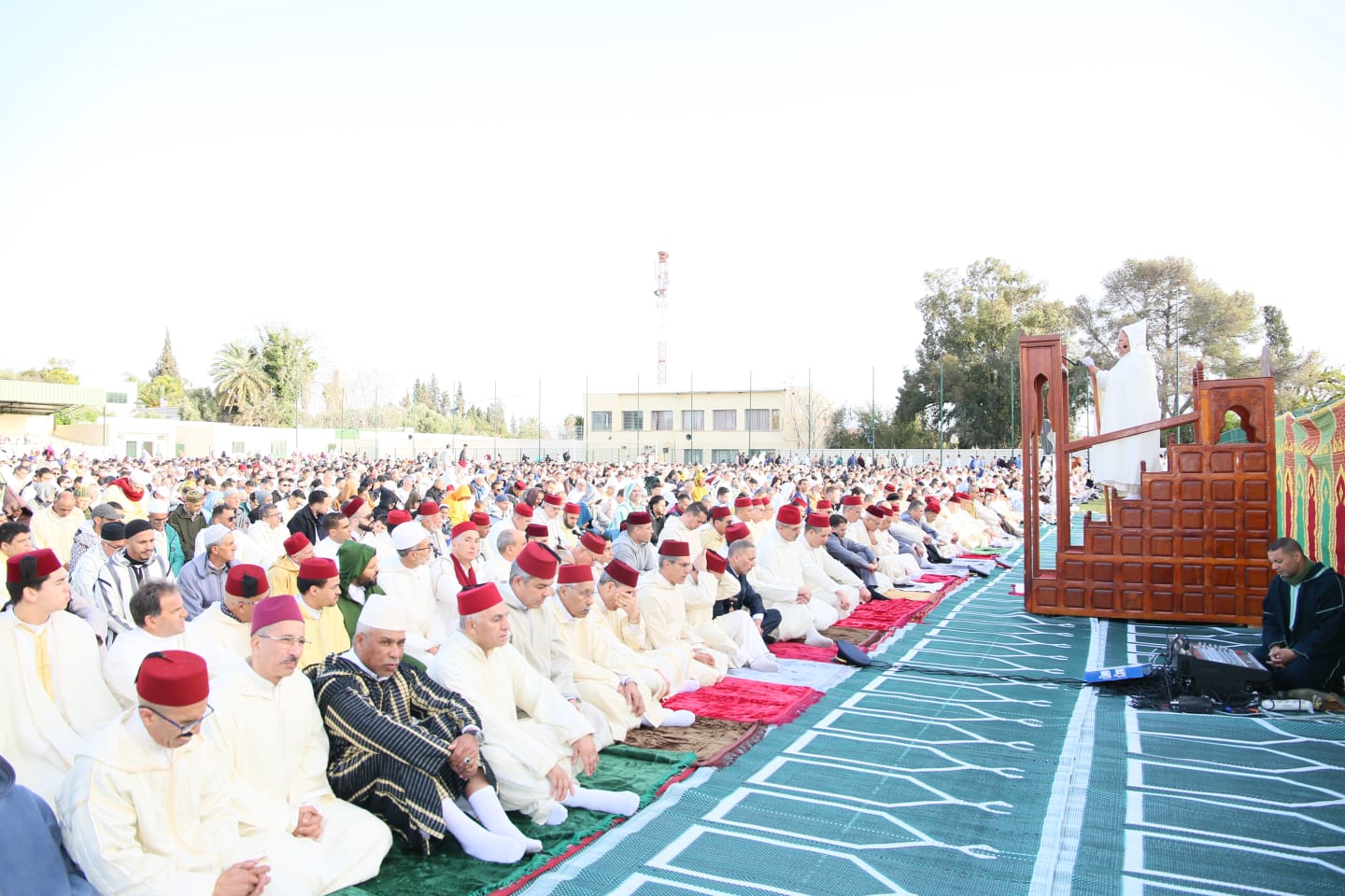 عامل عمالة مكناس يؤدي صلاة عيد الفطر بمصلى المنظر الجميل عامل عمالة مكناس يؤدي صلاة عيد الفطر بمصلى المنظر الجميل