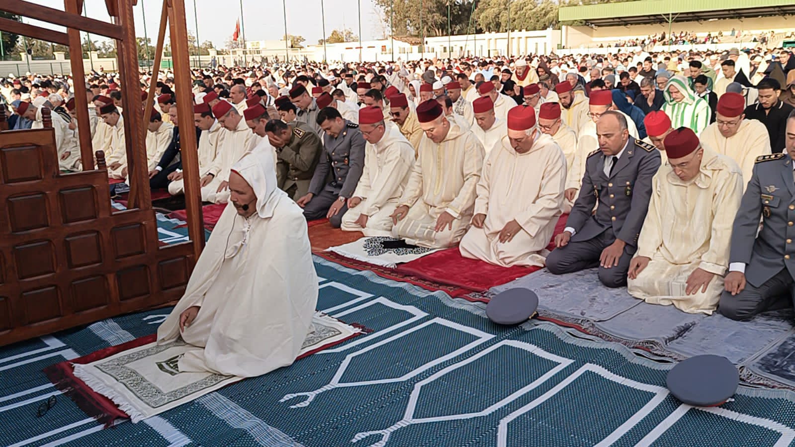 عامل عمالة مكناس يؤدي صلاة عيد الفطر بمصلى المنظر الجميل عامل عمالة مكناس يؤدي صلاة عيد الفطر بمصلى المنظر الجميل