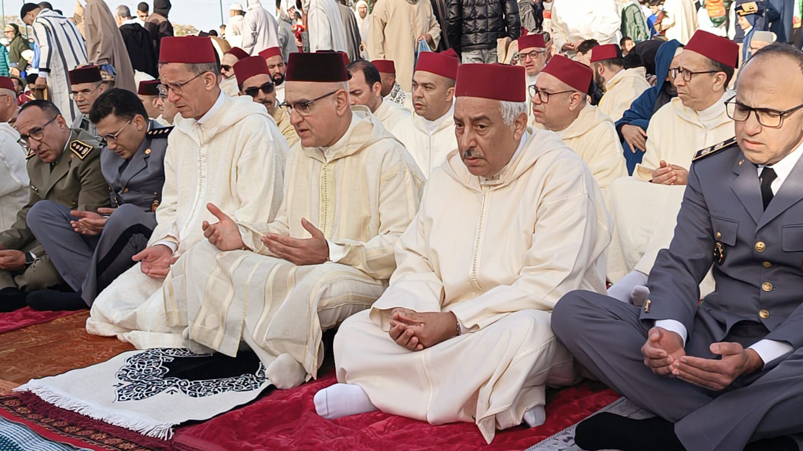 عامل عمالة مكناس يؤدي صلاة عيد الفطر بمصلى المنظر الجميل عامل عمالة مكناس يؤدي صلاة عيد الفطر بمصلى المنظر الجميل