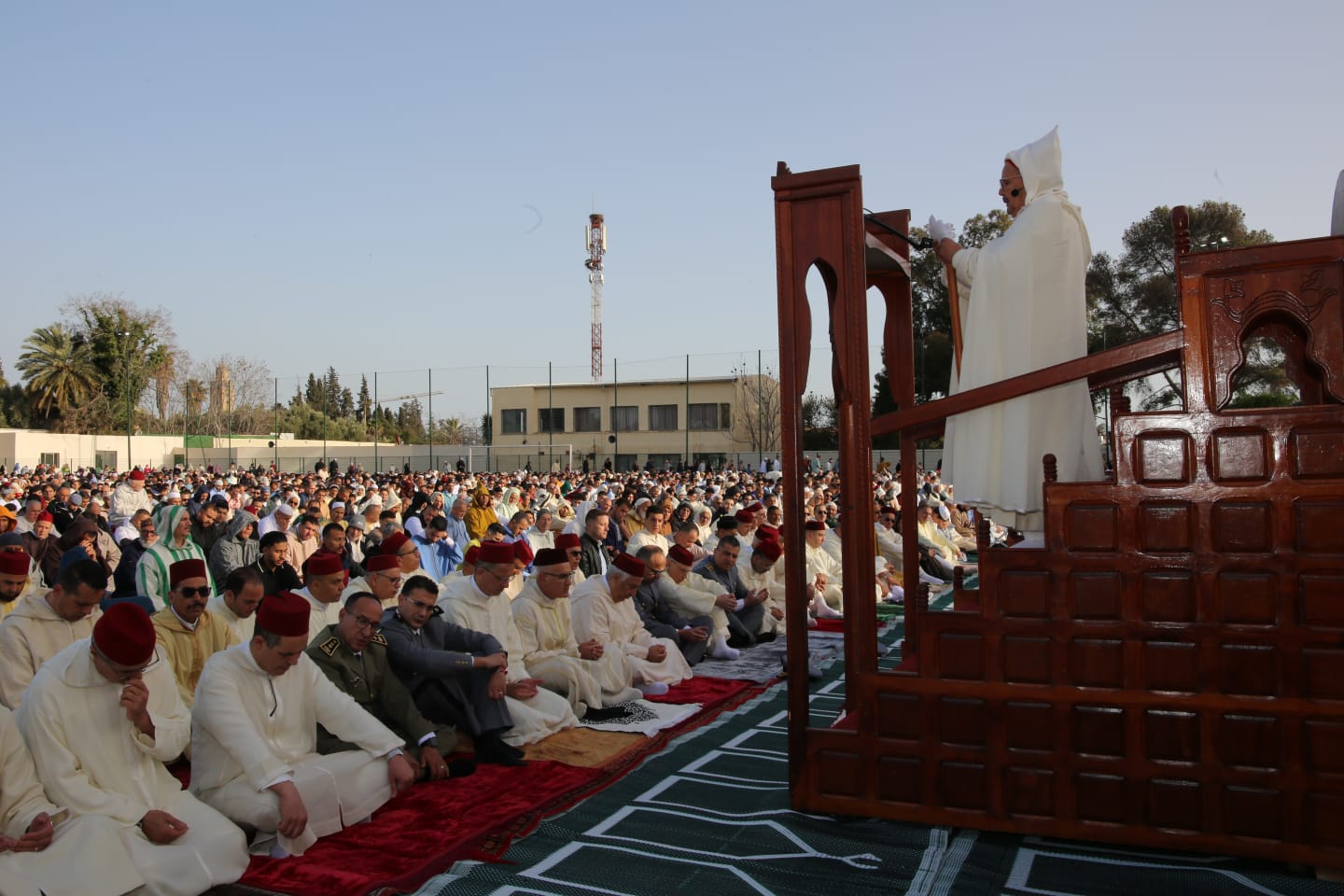 عامل عمالة مكناس يؤدي صلاة عيد الفطر بمصلى المنظر الجميل عامل عمالة مكناس يؤدي صلاة عيد الفطر بمصلى المنظر الجميل