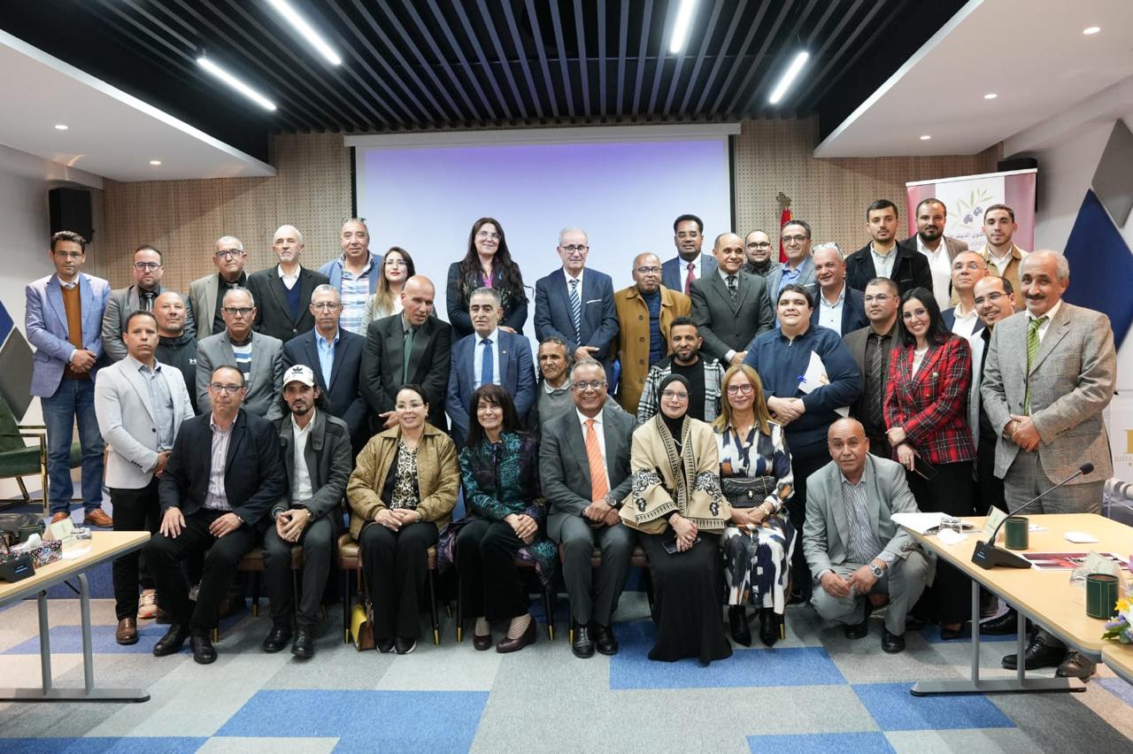 الملتقى الاول لحزب جبهة القوى الديمقراطية ينظم جلسة حوار حول السياسة الرياضية بالمغرب. الملتقى الاول لحزب جبهة القوى الديمقراطية ينظم جلسة حوار حول السياسة الرياضية بالمغرب.