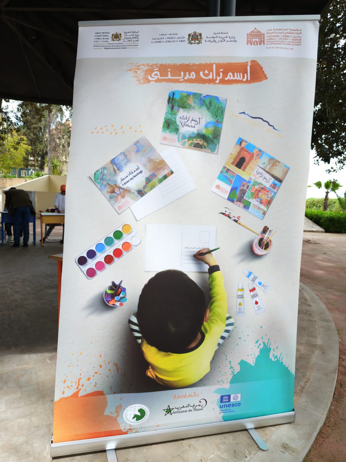 بمنتزه لحبول التاريخي.. المستفيدون من برنامج أرسم تراث مدينتي ” يجسدون حضارات مكناس ووليلي في لوحات فنية