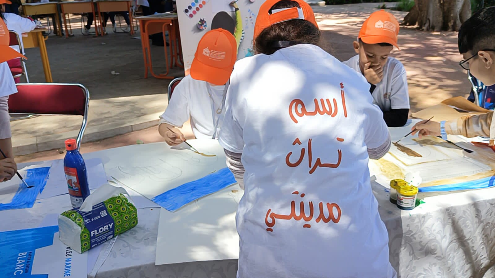 بمنتزه لحبول التاريخي.. المستفيدون من برنامج أرسم تراث مدينتي ” يجسدون حضارات مكناس ووليلي في لوحات فنية