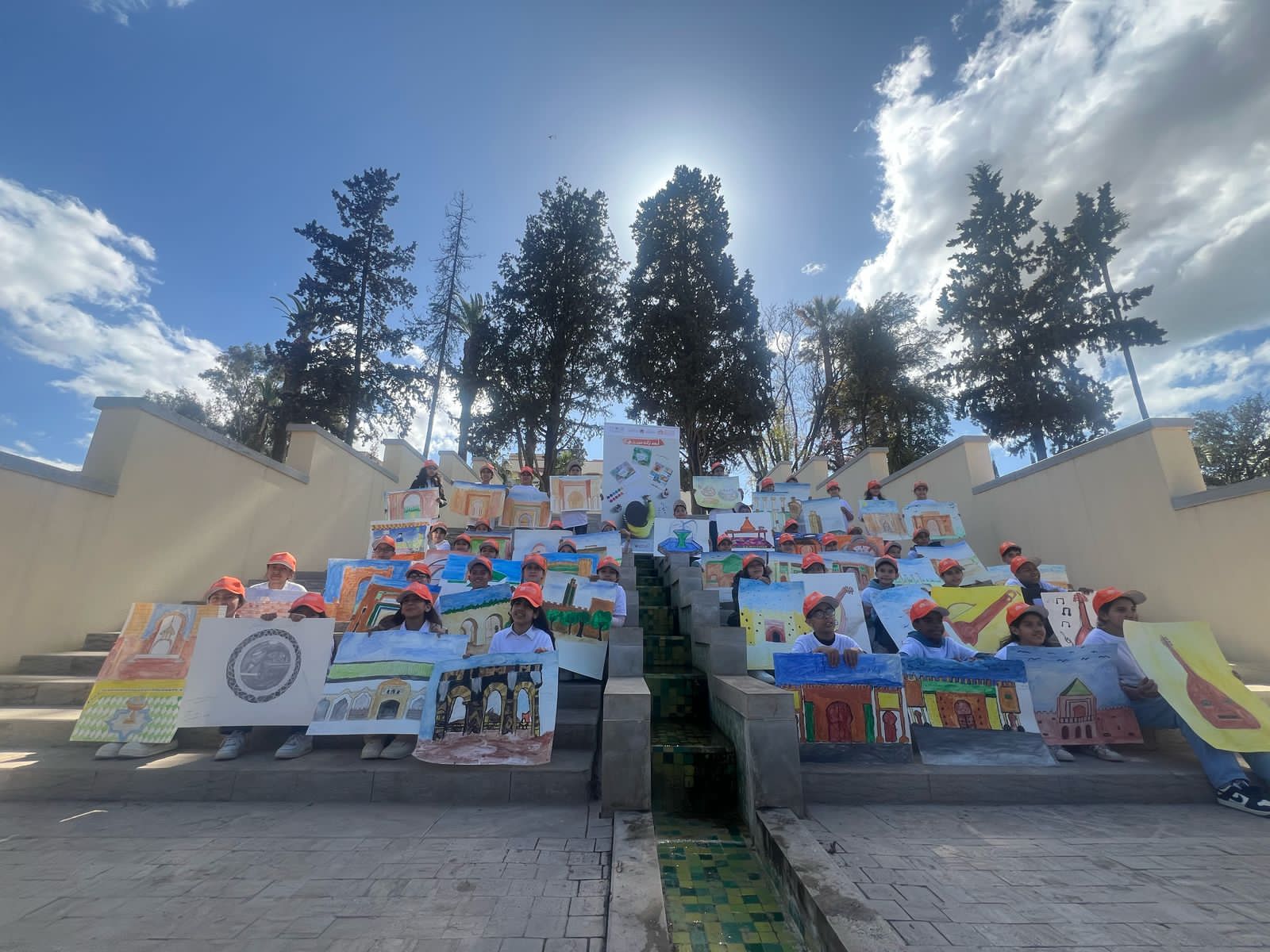 بمنتزه لحبول التاريخي.. المستفيدون من برنامج أرسم تراث مدينتي ” يجسدون حضارات مكناس ووليلي في لوحات فنية