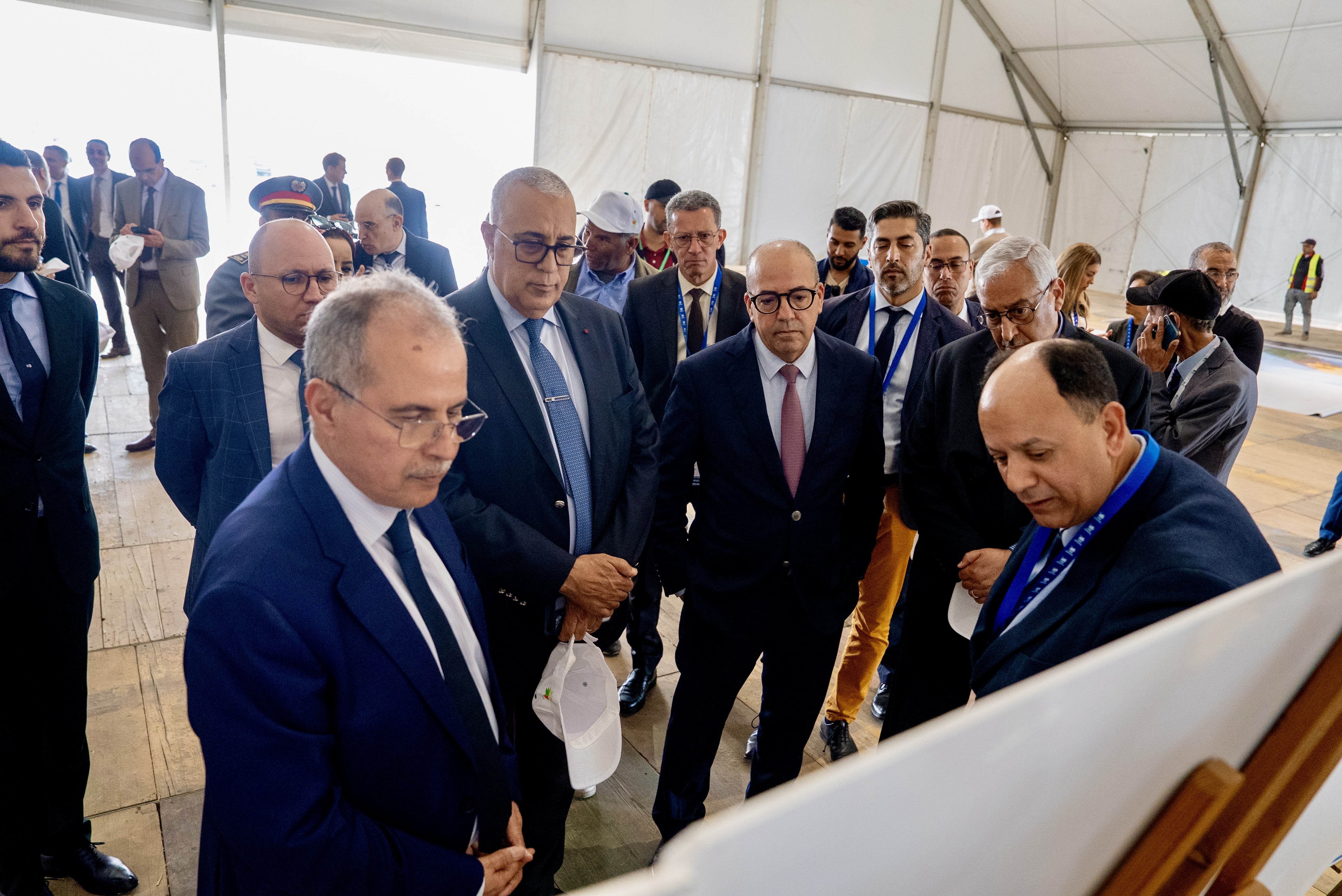 مكنــاس: وزير الفلاحة يزور ورش تهيئة موقع الملتقى الدولي للفلاحة بالمغرب ويطلع على تقدم الأشغال مكنــاس: وزير الفلاحة يزور ورش تهيئة موقع الملتقى الدولي للفلاحة بالمغرب ويطلع على تقدم الأشغال