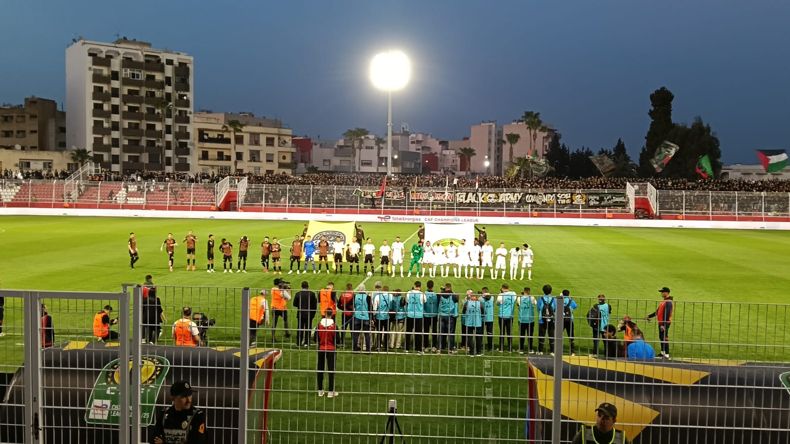 الأدوار الأمنية الكبرى في تأمين مباراة الجيش لكرة القدم والفريق المصري بيراميدز. الأدوار الأمنية الكبرى في تأمين مباراة الجيش لكرة القدم والفريق المصري بيراميدز.