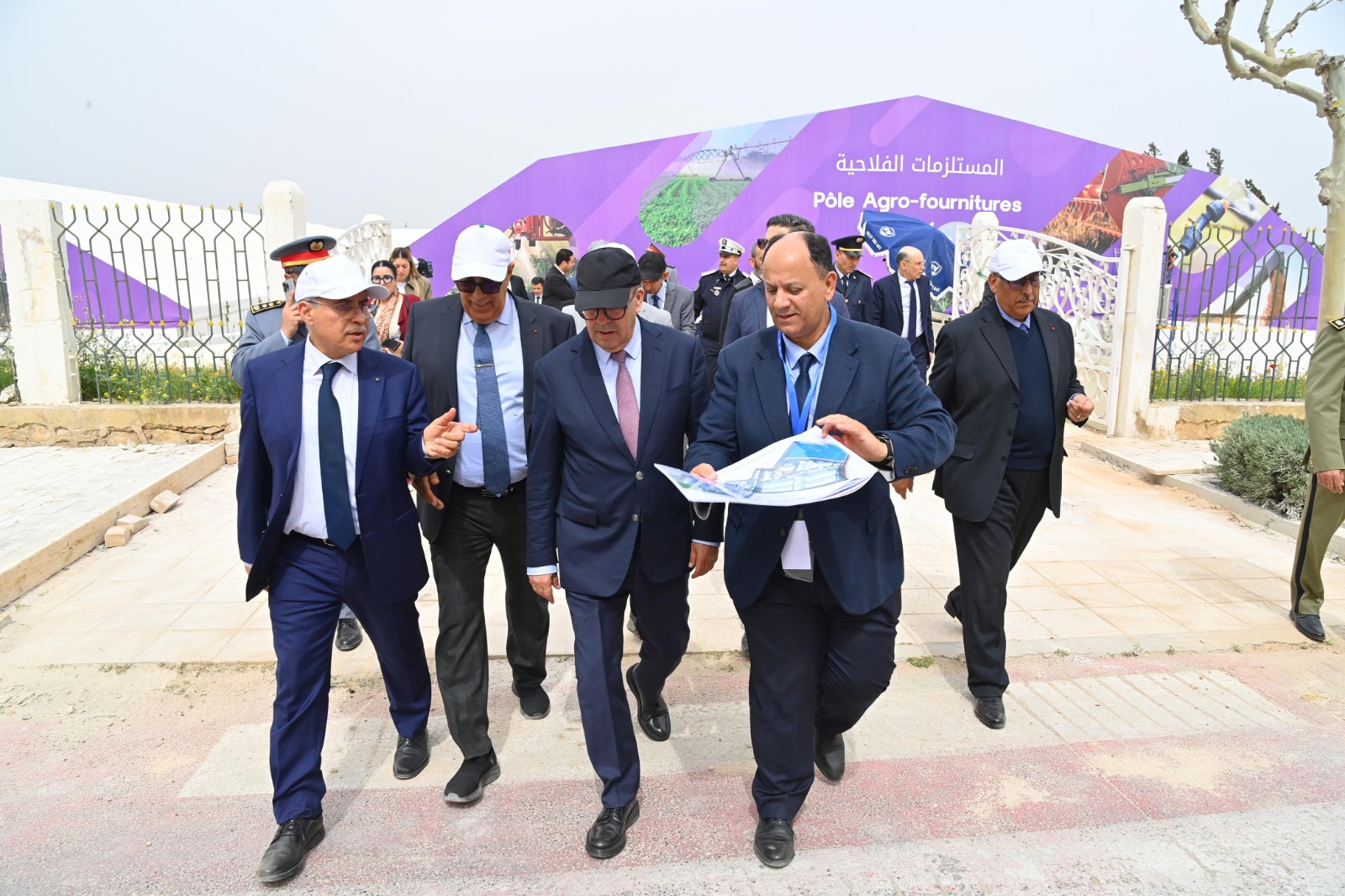 الوزير أحمد بواري يقوم بزيارة ورش تهيئة موقع المعرض الدولي للفلاحة بمكناس الوزير أحمد بواري يقوم بزيارة ورش تهيئة موقع المعرض الدولي للفلاحة بمكناس