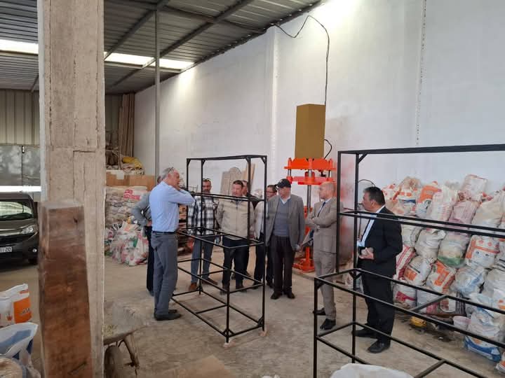 وفد من غرفة الصناعة التقليدية لجهة فاس مكناس يقوم بزيارة عمل للحي الحرفي الرميكة قصد للإطلاع على مختلف الورشات وفد من غرفة الصناعة التقليدية لجهة فاس مكناس يقوم بزيارة عمل للحي الحرفي الرميكة قصد للإطلاع على مختلف الورشات