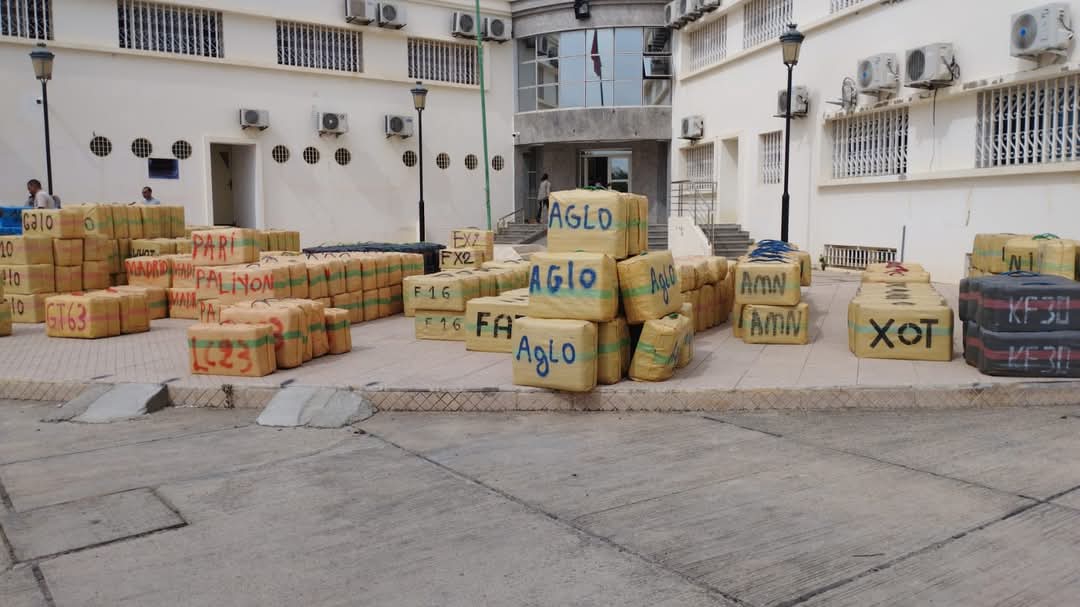 إجهاض محاولة للتهريب الدولي لشحنة من المخدرات تزن خمسة وعشرين كيلوغراما من مخدر الشيرا