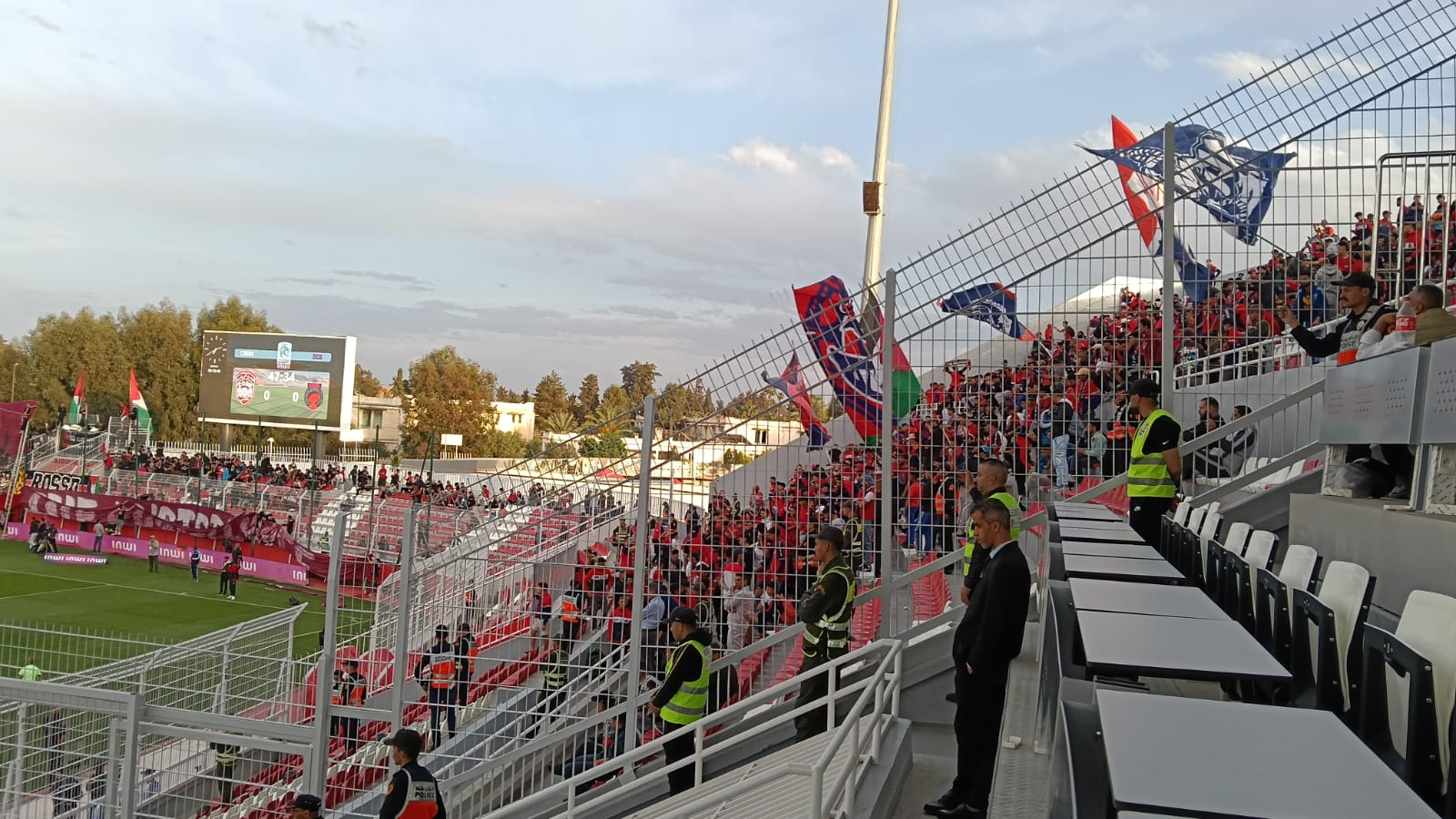 ضربة حظ من اللاعب أنس المهراوي تهدي النادي المكناسي فوزا ثمينا. ضربة حظ من اللاعب أنس المهراوي تهدي النادي المكناسي فوزا ثمينا.