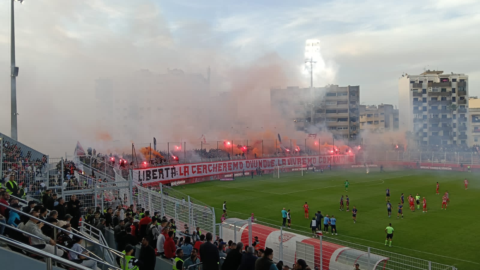 ضربة حظ من اللاعب أنس المهراوي تهدي النادي المكناسي فوزا ثمينا. ضربة حظ من اللاعب أنس المهراوي تهدي النادي المكناسي فوزا ثمينا.