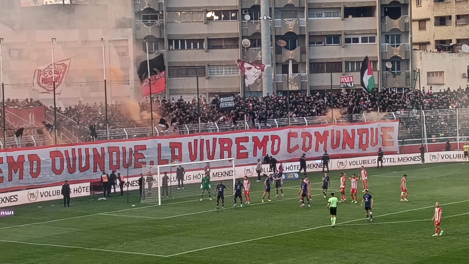 ضربة حظ من اللاعب أنس المهراوي تهدي النادي المكناسي فوزا ثمينا. ضربة حظ من اللاعب أنس المهراوي تهدي النادي المكناسي فوزا ثمينا.