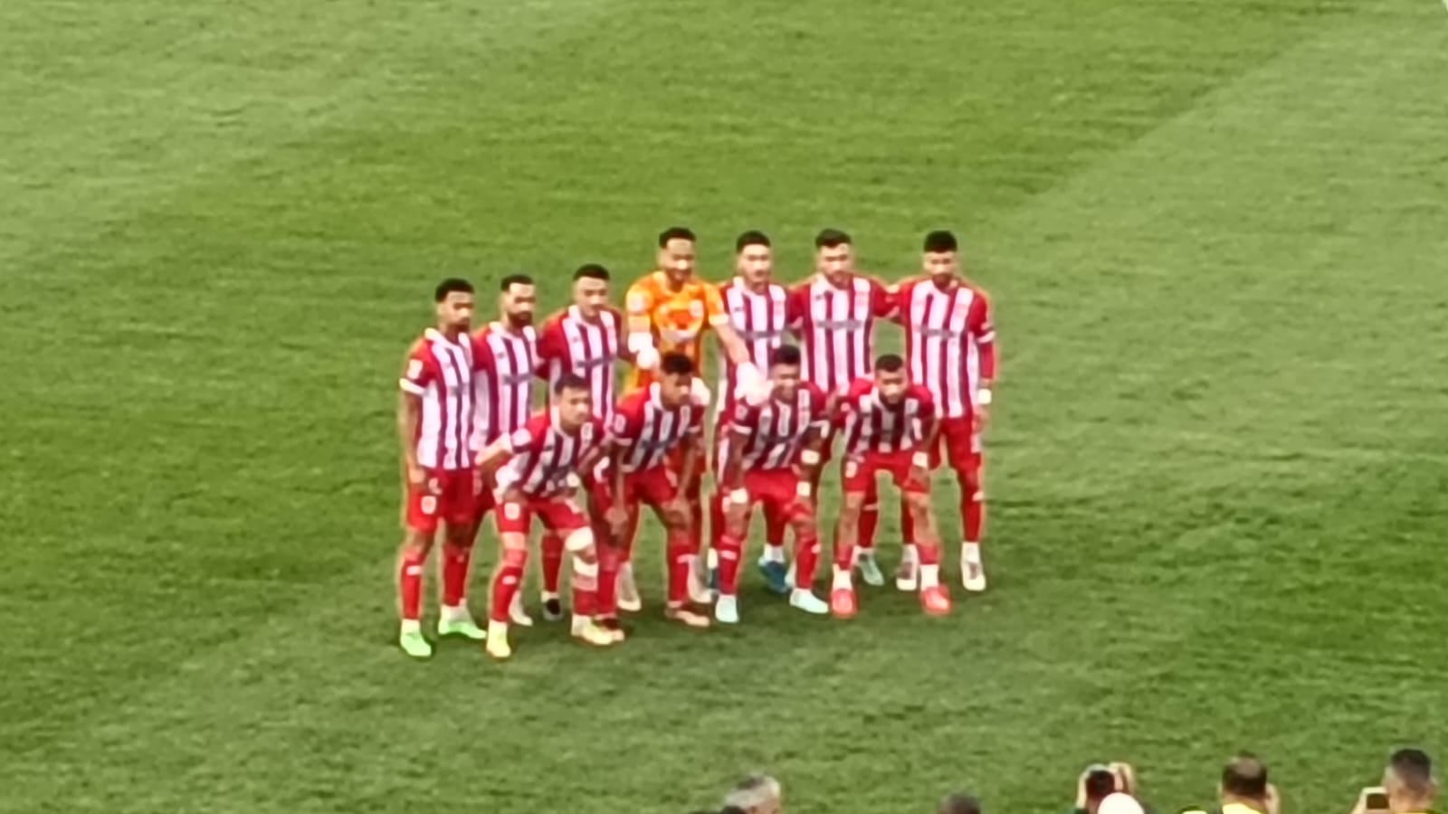 ضربة حظ من اللاعب أنس المهراوي تهدي النادي المكناسي فوزا ثمينا. ضربة حظ من اللاعب أنس المهراوي تهدي النادي المكناسي فوزا ثمينا.