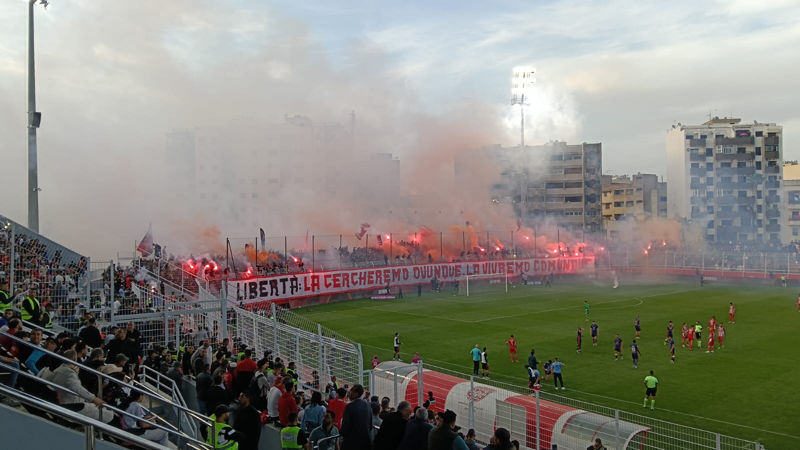 ضربة حظ من اللاعب أنس المهراوي تهدي النادي المكناسي فوزا ثمينا. ضربة حظ من اللاعب أنس المهراوي تهدي النادي المكناسي فوزا ثمينا.