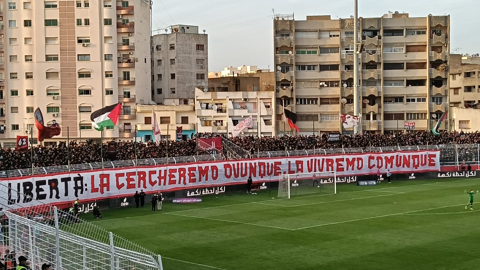 ضربة حظ من اللاعب أنس المهراوي تهدي النادي المكناسي فوزا ثمينا. ضربة حظ من اللاعب أنس المهراوي تهدي النادي المكناسي فوزا ثمينا.