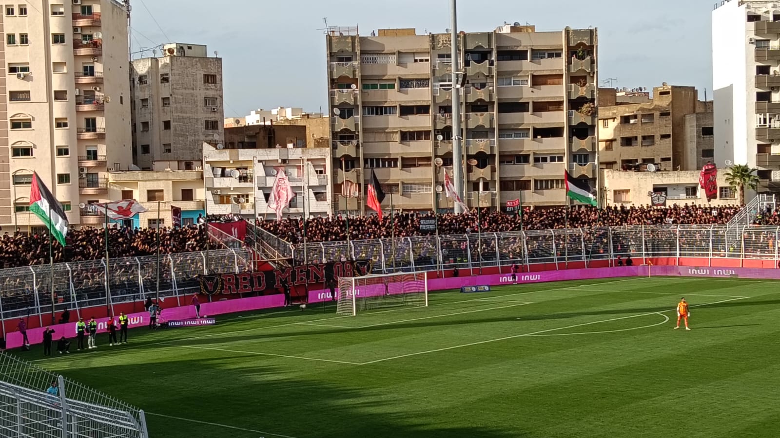 ضربة حظ من اللاعب أنس المهراوي تهدي النادي المكناسي فوزا ثمينا. ضربة حظ من اللاعب أنس المهراوي تهدي النادي المكناسي فوزا ثمينا.