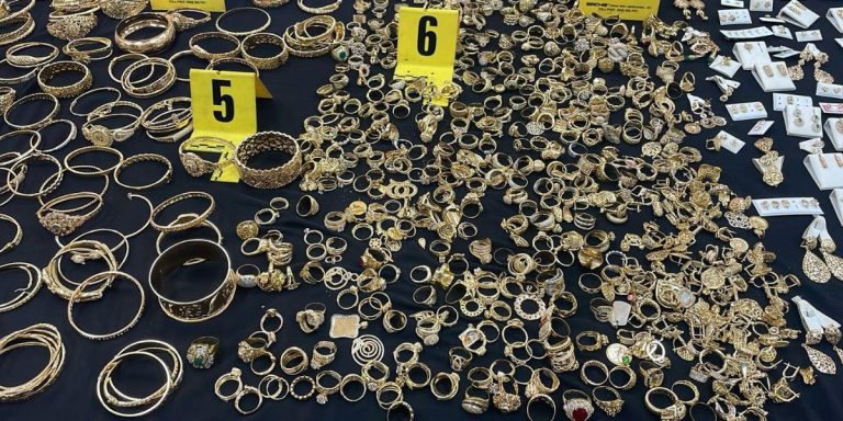 أمن طنجة يدخل على خط سرقة محل للمجوهرات ويسترجع 10 كلغ من الذهب