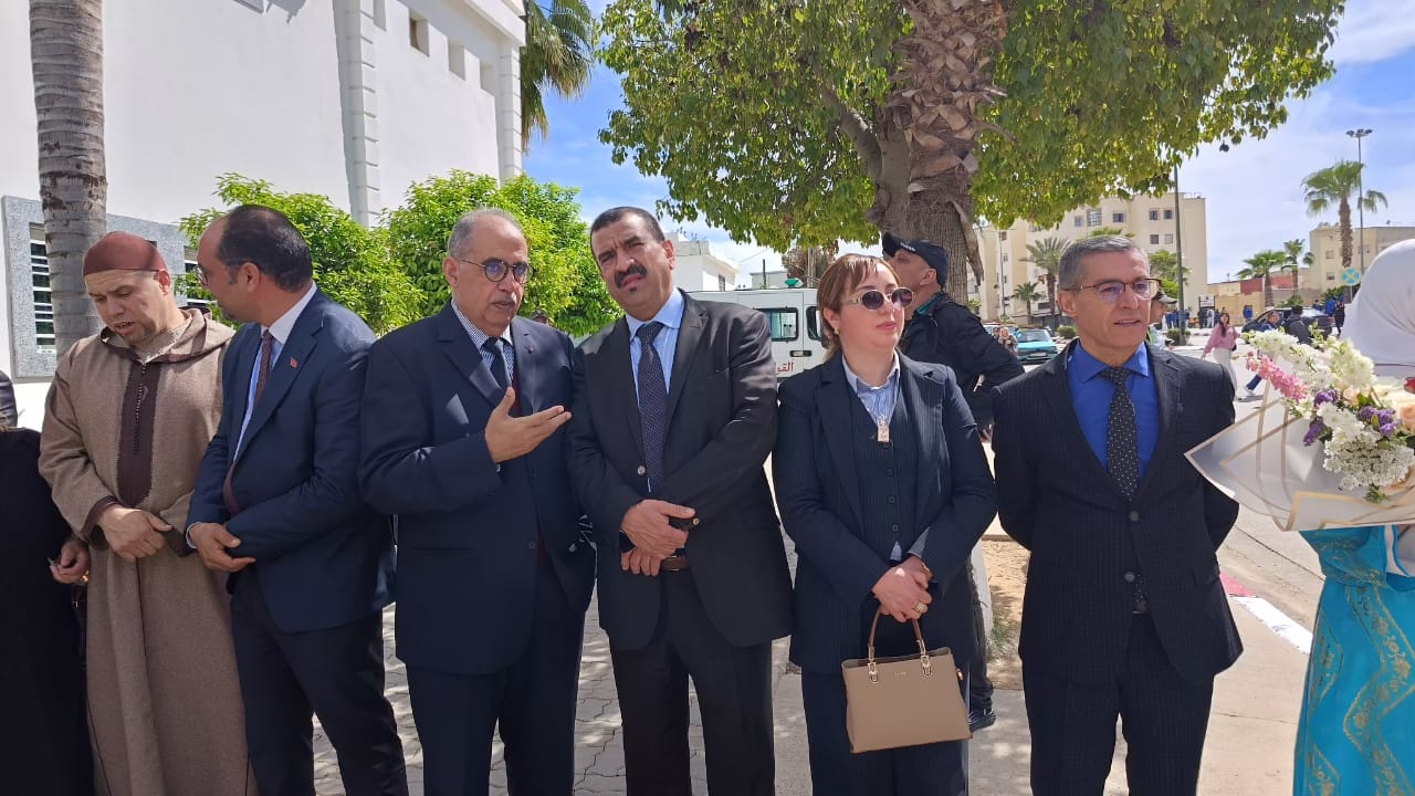 هو الأول من نوعه بالمغرب....كاتب الدولة في الصناعة التقليدية يفتتح أول قطب في صناعة الزجاج بالمعهد المتخصص في فنون الصناعة التقليدية بمكناس