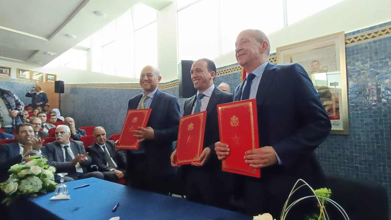 هو الأول من نوعه بالمغرب....كاتب الدولة في الصناعة التقليدية يفتتح أول قطب في صناعة الزجاج بالمعهد المتخصص في فنون الصناعة التقليدية بمكناس