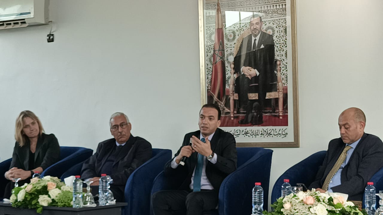 هو الأول من نوعه بالمغرب....كاتب الدولة في الصناعة التقليدية يفتتح أول قطب في صناعة الزجاج بالمعهد المتخصص في فنون الصناعة التقليدية بمكناس