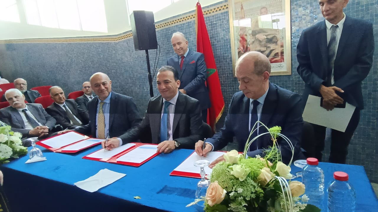 هو الأول من نوعه بالمغرب....كاتب الدولة في الصناعة التقليدية يفتتح أول قطب في صناعة الزجاج بالمعهد المتخصص في فنون الصناعة التقليدية بمكناس