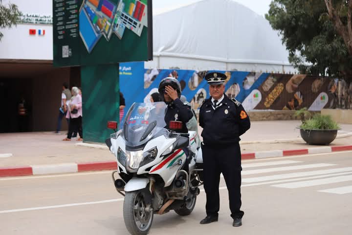 التنويه بالمجهودات الجبارة التي بذلها السادة الأشراف رجال ونساء الأمن الوطني بمكناس خلال افتتاح الملتقى الدولي للفلاحة بالمغرب في دورته 17 بمكناس، تعتبر واجبًا وطنيًا واعترافًا بتضحياتهم وجهودهم المخلصة في خدمة المجتمع.