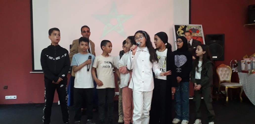 مكناس الفيدرالية الإقليمية لجمعيات الآباء والامهات وأولياء الامور بمكناس تحتفي بنساءها وتكرم اطرها ووجوه اعلامية بمناسبة عيد الام والمرأة بمركز النسيج الجمعوي حمرية. مكناس الفيدرالية الإقليمية لجمعيات الآباء والامهات وأولياء الامور بمكناس تحتفي بنساءها وتكرم اطرها ووجوه اعلامية بمناسبة عيد الام والمرأة بمركز النسيج الجمعوي حمرية.