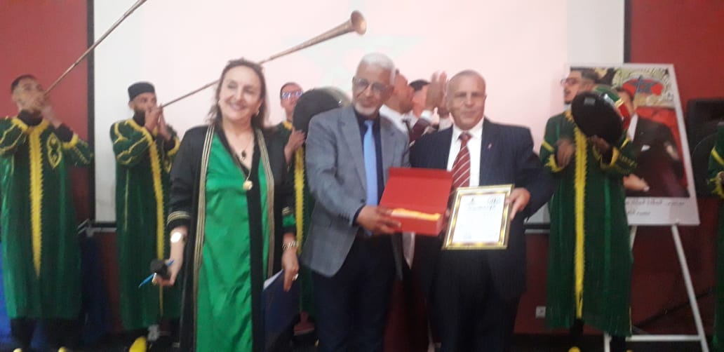 مكناس الفيدرالية الإقليمية لجمعيات الآباء والامهات وأولياء الامور بمكناس تحتفي بنساءها وتكرم اطرها ووجوه اعلامية بمناسبة عيد الام والمرأة بمركز النسيج الجمعوي حمرية. مكناس الفيدرالية الإقليمية لجمعيات الآباء والامهات وأولياء الامور بمكناس تحتفي بنساءها وتكرم اطرها ووجوه اعلامية بمناسبة عيد الام والمرأة بمركز النسيج الجمعوي حمرية.