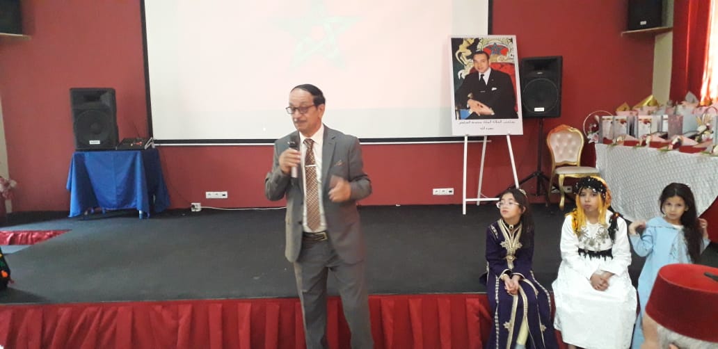 مكناس الفيدرالية الإقليمية لجمعيات الآباء والامهات وأولياء الامور بمكناس تحتفي بنساءها وتكرم اطرها ووجوه اعلامية بمناسبة عيد الام والمرأة بمركز النسيج الجمعوي حمرية. مكناس الفيدرالية الإقليمية لجمعيات الآباء والامهات وأولياء الامور بمكناس تحتفي بنساءها وتكرم اطرها ووجوه اعلامية بمناسبة عيد الام والمرأة بمركز النسيج الجمعوي حمرية.