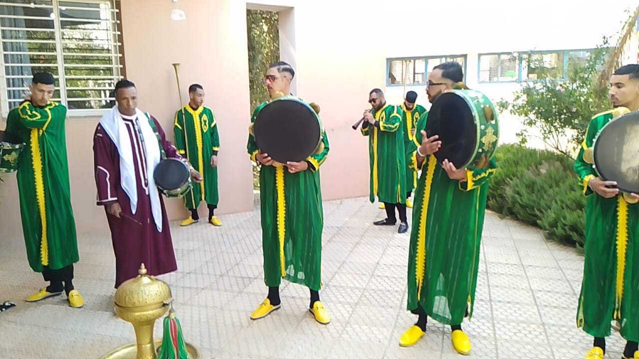 مكناس الفيدرالية الإقليمية لجمعيات الآباء والامهات وأولياء الامور بمكناس تحتفي بنساءها وتكرم اطرها ووجوه اعلامية بمناسبة عيد الام والمرأة بمركز النسيج الجمعوي حمرية. مكناس الفيدرالية الإقليمية لجمعيات الآباء والامهات وأولياء الامور بمكناس تحتفي بنساءها وتكرم اطرها ووجوه اعلامية بمناسبة عيد الام والمرأة بمركز النسيج الجمعوي حمرية.