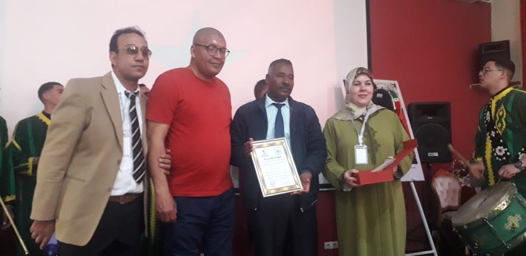 مكناس الفيدرالية الإقليمية لجمعيات الآباء والامهات وأولياء الامور بمكناس تحتفي بنساءها وتكرم اطرها ووجوه اعلامية بمناسبة عيد الام والمرأة بمركز النسيج الجمعوي حمرية. مكناس الفيدرالية الإقليمية لجمعيات الآباء والامهات وأولياء الامور بمكناس تحتفي بنساءها وتكرم اطرها ووجوه اعلامية بمناسبة عيد الام والمرأة بمركز النسيج الجمعوي حمرية.