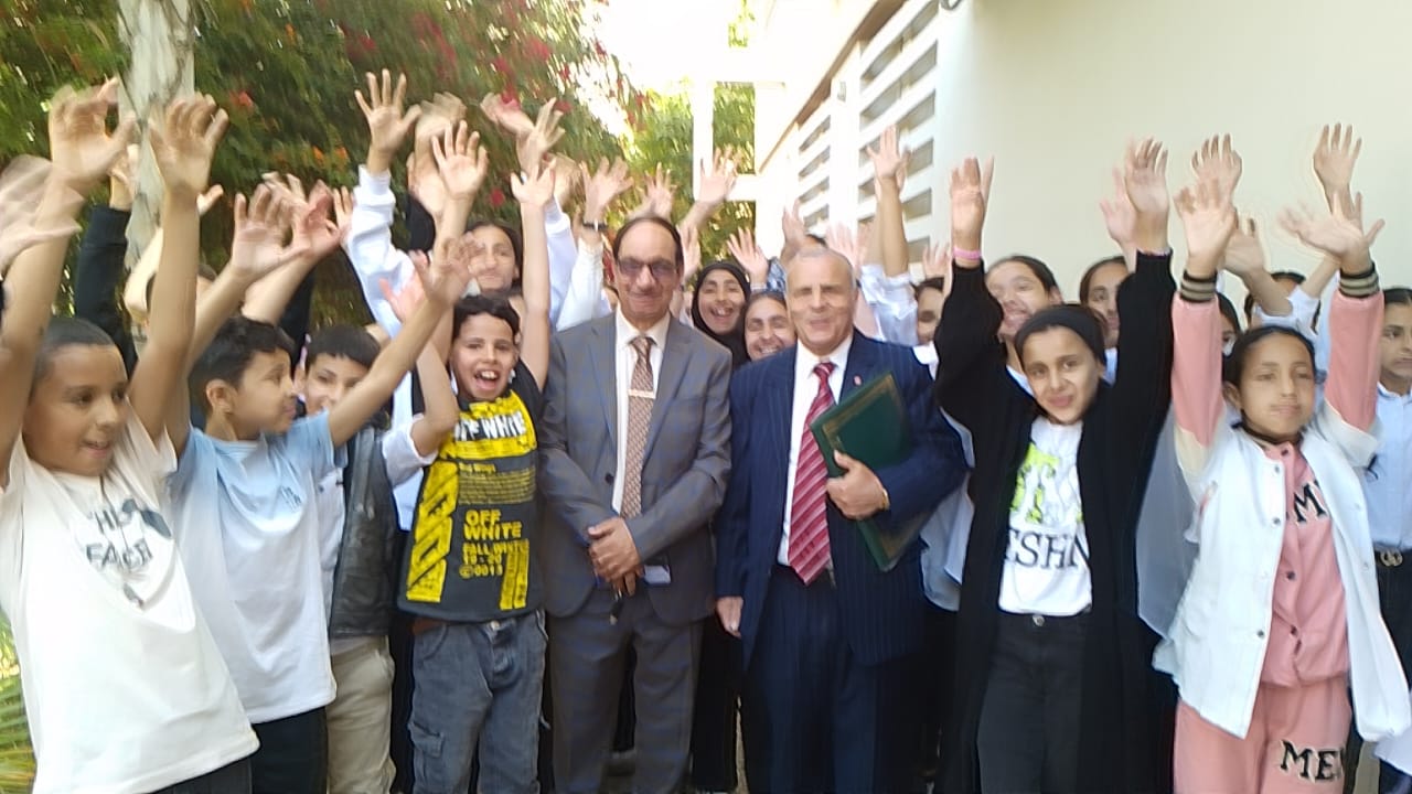 مكناس الفيدرالية الإقليمية لجمعيات الآباء والامهات وأولياء الامور بمكناس تحتفي بنساءها وتكرم اطرها ووجوه اعلامية بمناسبة عيد الام والمرأة بمركز النسيج الجمعوي حمرية. مكناس الفيدرالية الإقليمية لجمعيات الآباء والامهات وأولياء الامور بمكناس تحتفي بنساءها وتكرم اطرها ووجوه اعلامية بمناسبة عيد الام والمرأة بمركز النسيج الجمعوي حمرية.