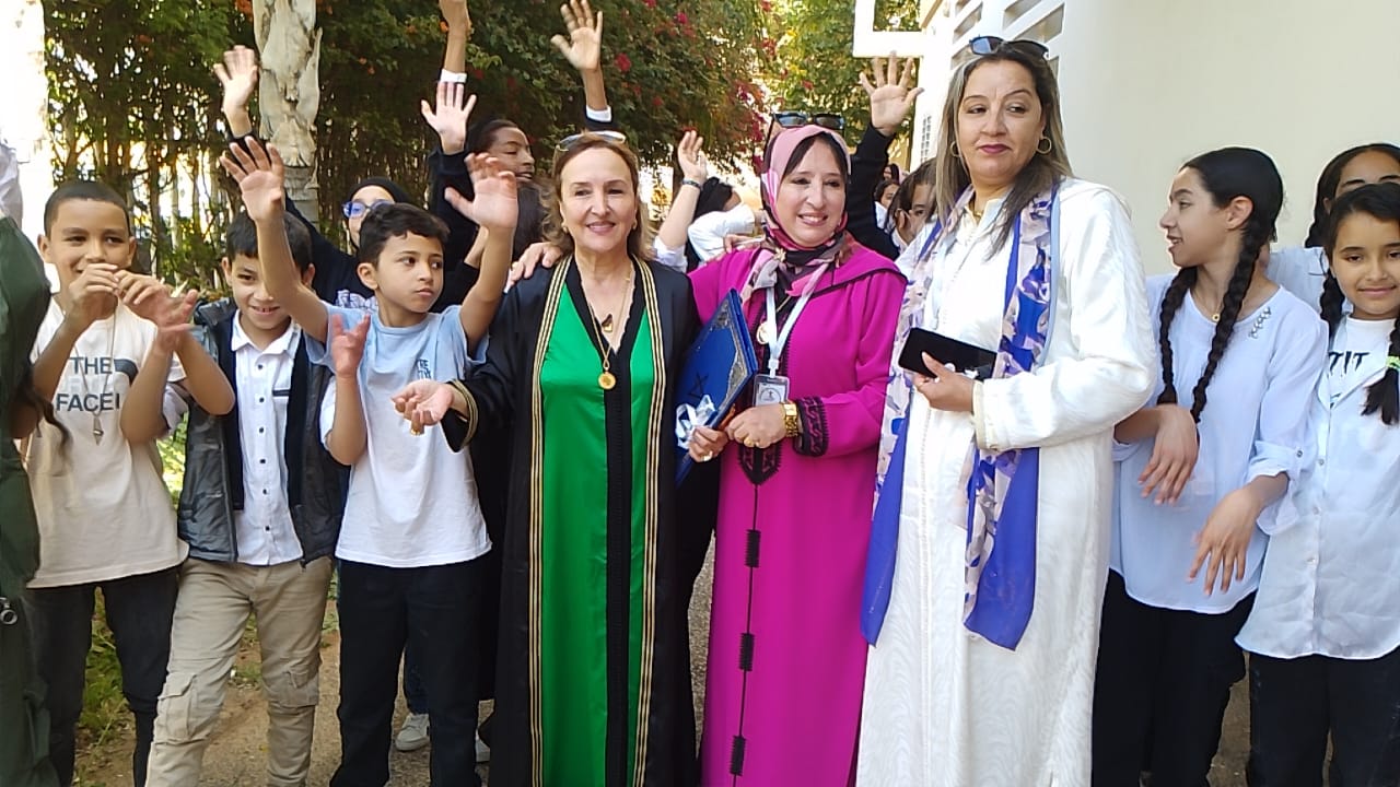 مكناس الفيدرالية الإقليمية لجمعيات الآباء والامهات وأولياء الامور بمكناس تحتفي بنساءها وتكرم اطرها ووجوه اعلامية بمناسبة عيد الام والمرأة بمركز النسيج الجمعوي حمرية. مكناس الفيدرالية الإقليمية لجمعيات الآباء والامهات وأولياء الامور بمكناس تحتفي بنساءها وتكرم اطرها ووجوه اعلامية بمناسبة عيد الام والمرأة بمركز النسيج الجمعوي حمرية.