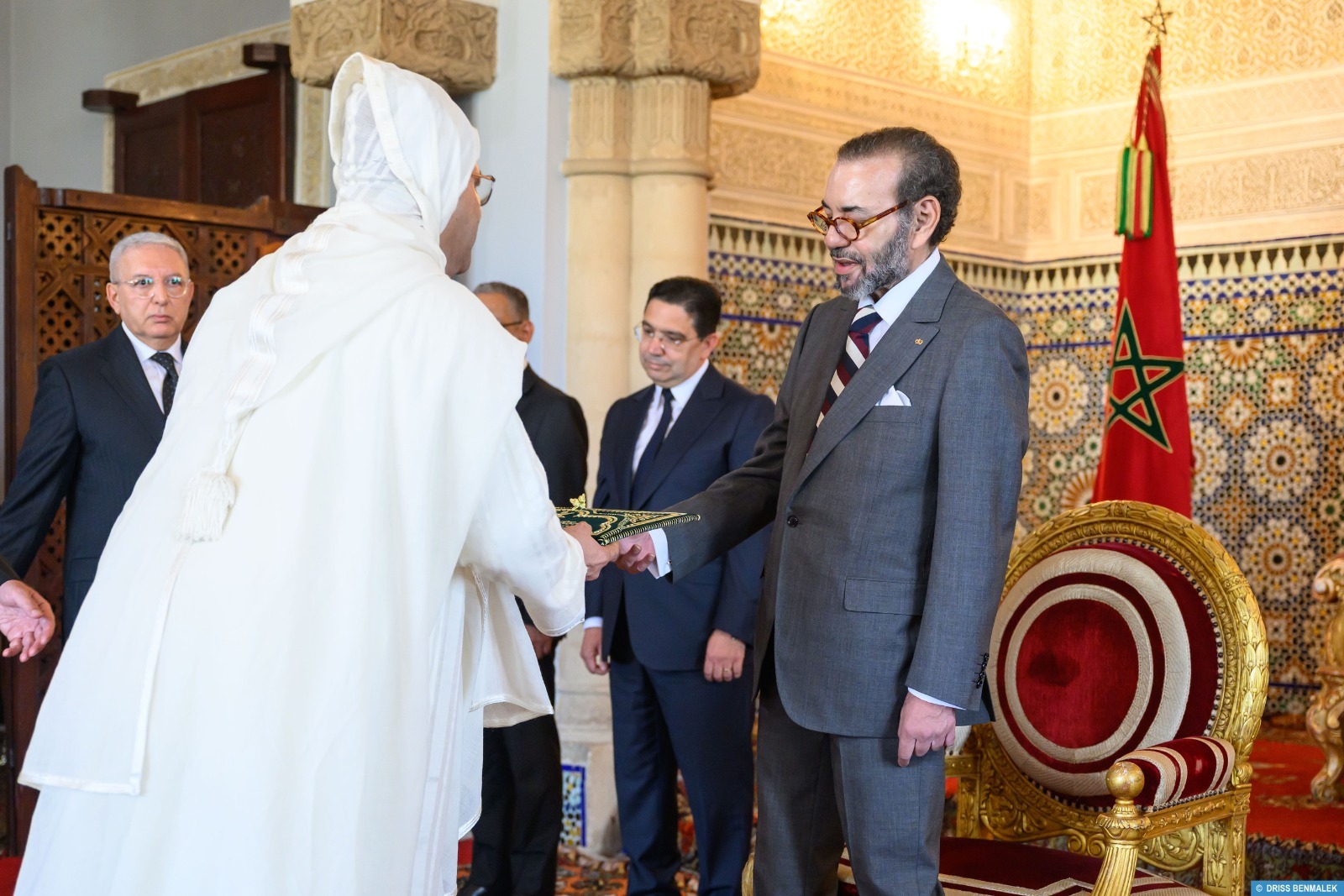 جلالة الملك يعين عددا من السفراء الجدد