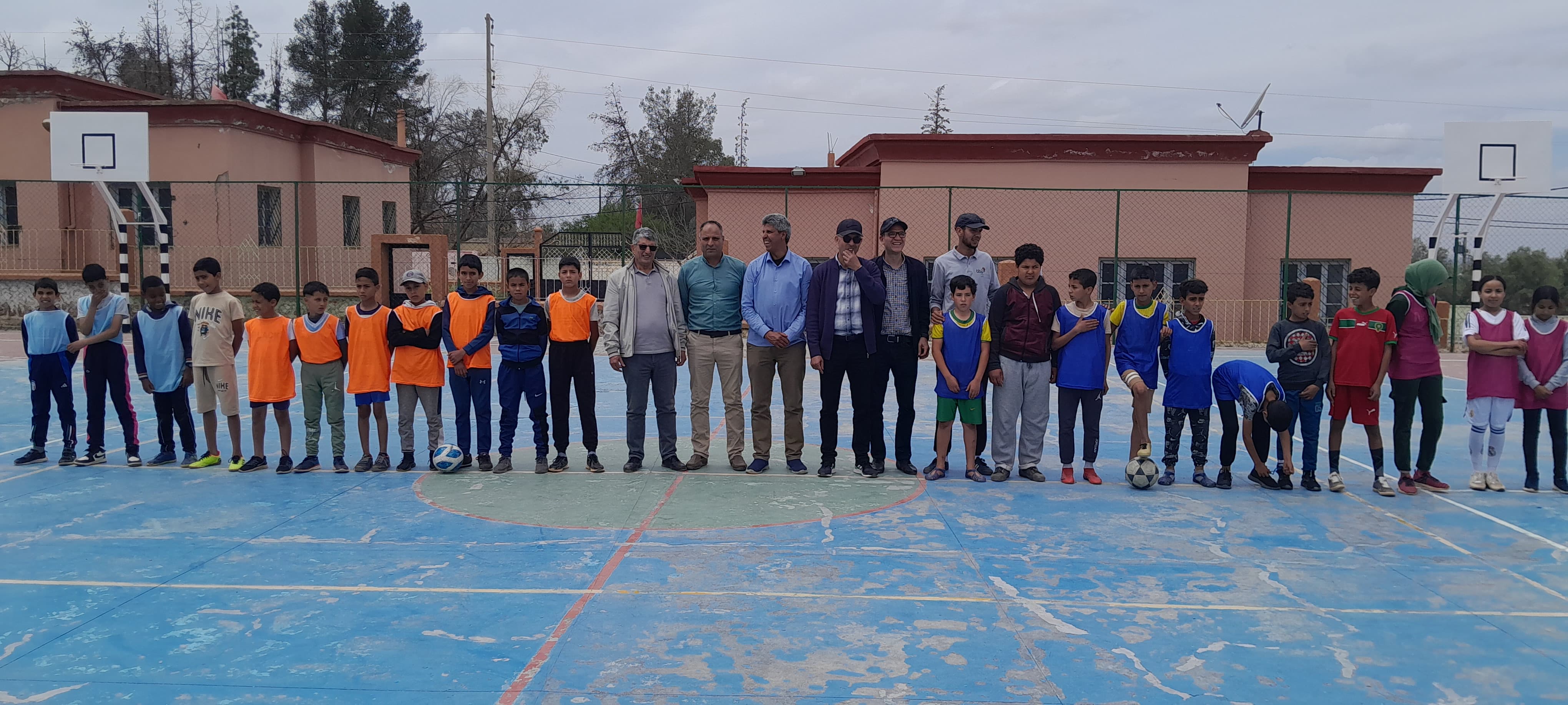 بمناسبة عيد ميلاد ولي العهد الأمير مولاي الحسن الجمعية الرياضية آيت أم البخت بزاوية الشيخ تنظم مبارتين في كرة القدم لفائدة تلاميذها بمناسبة عيد ميلاد ولي العهد الأمير مولاي الحسن الجمعية الرياضية آيت أم البخت بزاوية الشيخ تنظم مبارتين في كرة القدم لفائدة تلاميذها