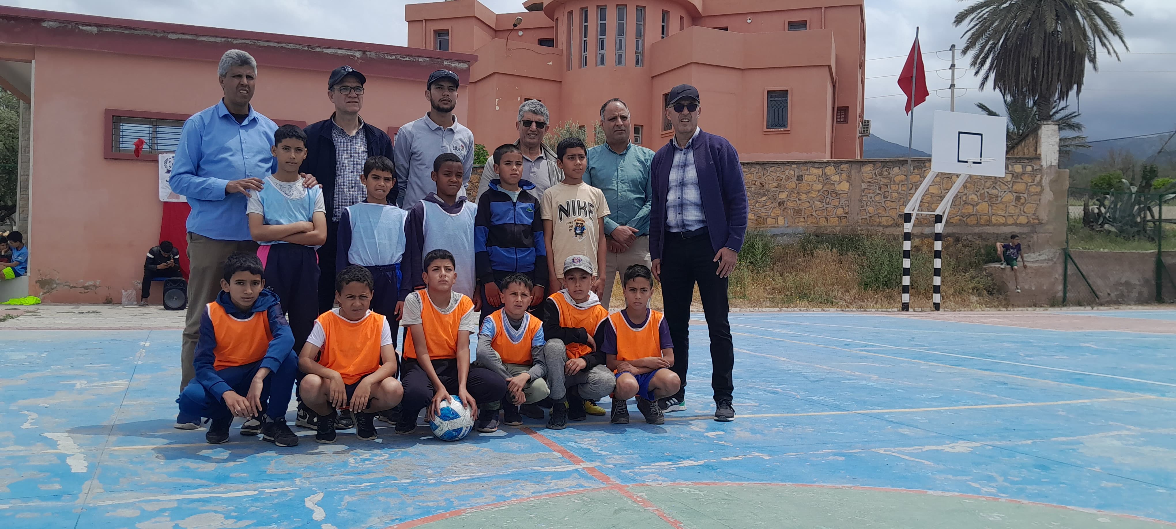 بمناسبة عيد ميلاد ولي العهد الأمير مولاي الحسن الجمعية الرياضية آيت أم البخت بزاوية الشيخ تنظم مبارتين في كرة القدم لفائدة تلاميذها بمناسبة عيد ميلاد ولي العهد الأمير مولاي الحسن الجمعية الرياضية آيت أم البخت بزاوية الشيخ تنظم مبارتين في كرة القدم لفائدة تلاميذها