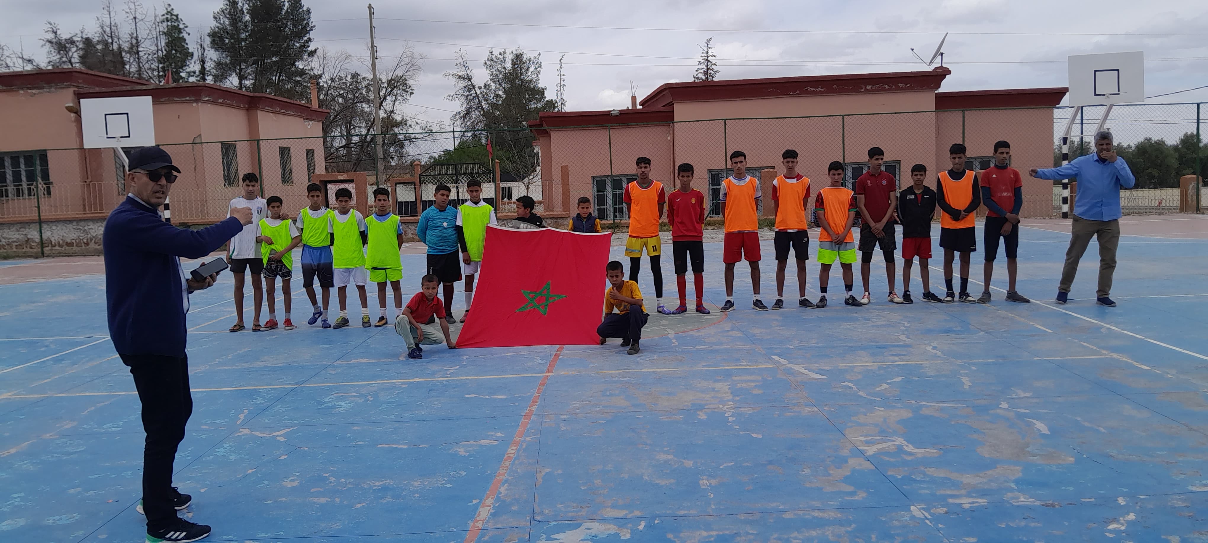 بمناسبة عيد ميلاد ولي العهد الأمير  مولاي الحسن الجمعية الرياضية آيت أم البخت بزاوية الشيخ تنظم مبارتين في كرة القدم لفائدة تلاميذها